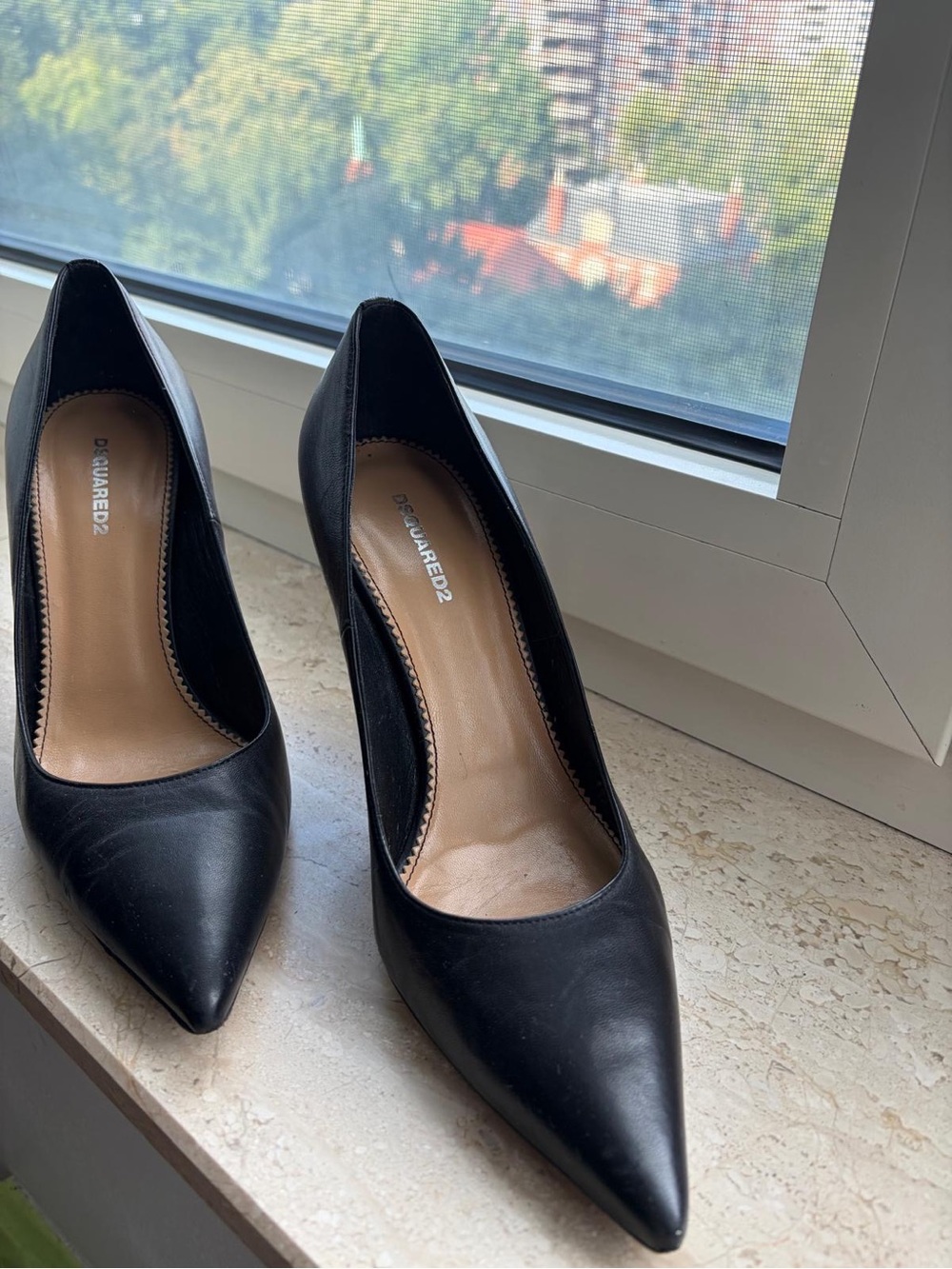 DSQUARED2 Women's Black Pointed Toe Leather Pumps with Metal Heel Detail